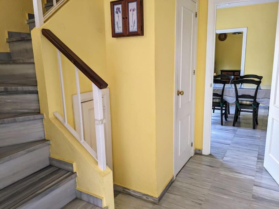 Вилла Adosada En El Puerto Santa Maria Эль-Пуэрто-де-Санта-Мария Экстерьер фото
